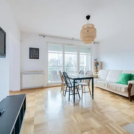 Sea Breeze With Parking By Renters شقة *