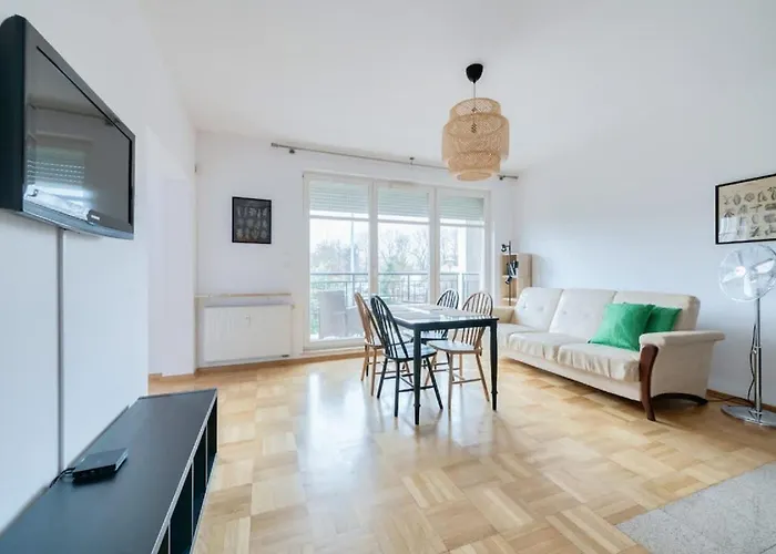 Sea Breeze With Parking By Renters شقة *